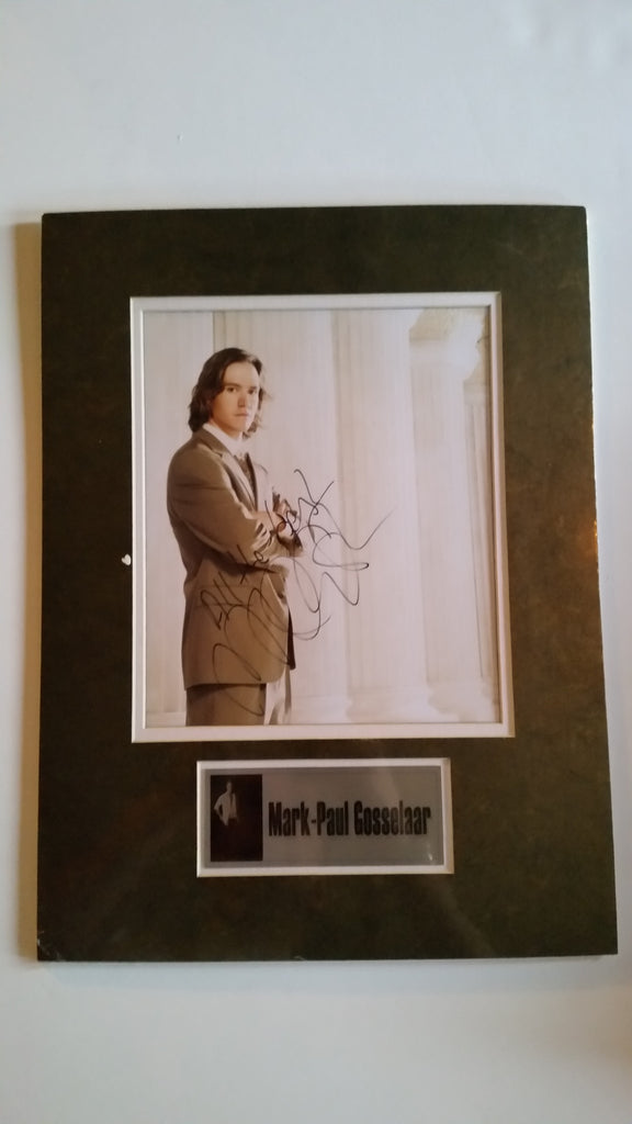 Signed photo of Mark-Paul Gosselaar