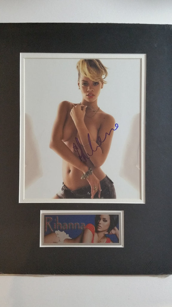 Signed photo of Rhianna